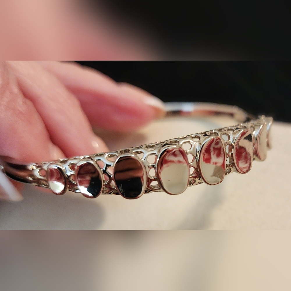 Elegant Silver Hinged Bracelet Marked KP 57 Quiet Luxury 6" Wrist - Picture 3 of 8